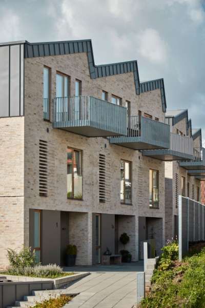 Kold rosé og søudsigt under stålprofilerne, Krøyer Kielbergvej / Regnbuevænget 1, 8660 Skanderborg